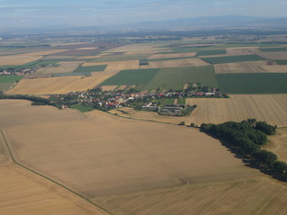 Letecký snímek obce Ústín